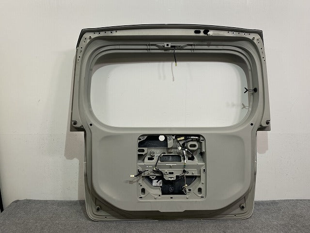 タント LA600S/LA610S 純正 リアゲート/バックドア/リアハッチ 内張り付 67149-B2380/67149B380 ホワイト メタリック ダイハツ(142149)