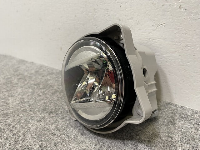 ルーミー/トール M900A/M910A/M900S/M910S 純正 右 フォグランプ/フォグライト LED KOITO 114-11092 トヨタ(142276)
