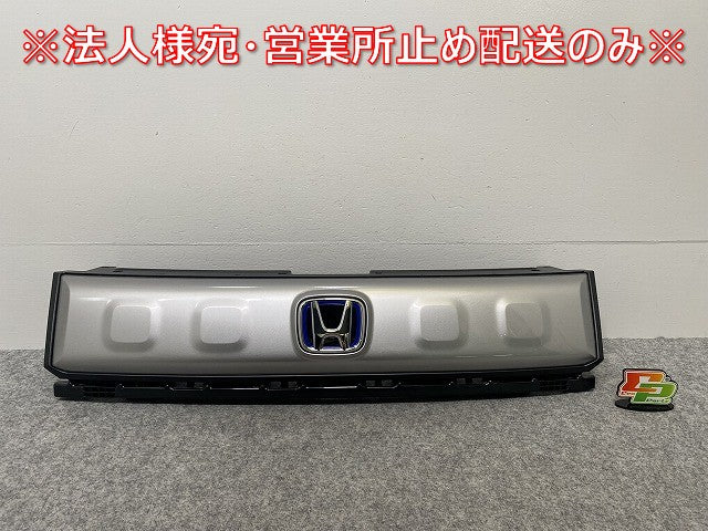 新車取り外し!フリード クロスター GT2/GT4 e:HEV/GT6/GT8 純正 フロント グリル/ラジエーターグリル 71201-33F-N01-M1 シルバー(142279)