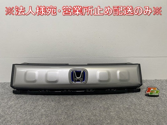 新車取り外し!フリード クロスター GT2/GT4 e:HEV/GT6/GT8 純正 フロント グリル/ラジエーターグリル 71201-33F-N01-M1 シルバー(142279)