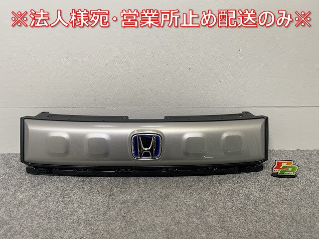 新車取り外し!フリード クロスター GT2/GT4 e:HEV/GT6/GT8 純正 フロント グリル/ラジエーターグリル 71201-33F-N01-M1 シルバー(142280)
