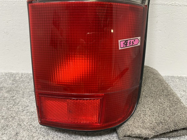 ハイエース/レジアスエース 100系 純正 右 テールランプ/ライト/レンズ ハロゲン KOITO 33-08031 トヨタ(142287)