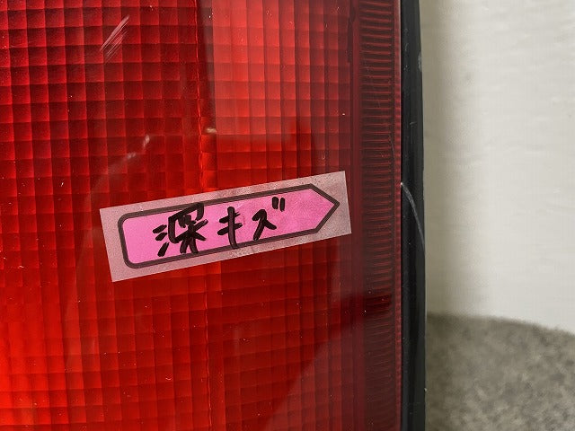 ハイエース/レジアスエース 100系 純正 右 テールランプ/ライト/レンズ ハロゲン KOITO 33-08031 トヨタ(142287)