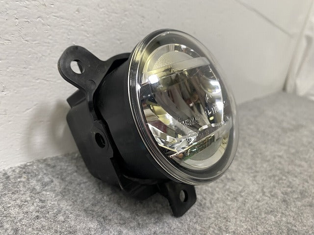 レヴォーグ/LEVORG VN5/VNH 純正 右 フォグランプ/フォグライト LED KOITO 114-11092R スバル(142293)