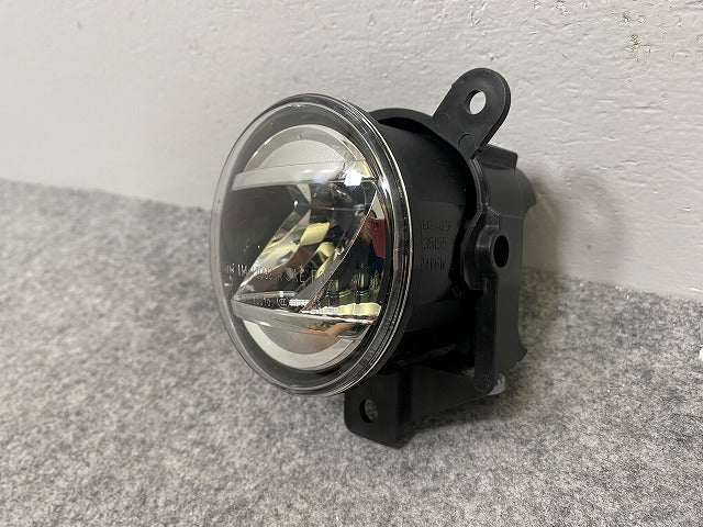 レヴォーグ/LEVORG VN5/VNH 純正 右 フォグランプ/フォグライト LED KOITO 114-11092R スバル(142293)