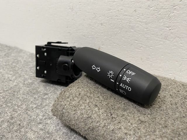 新車取り外し!ZR-V/ZRV e:HEV RZ3/RZ4/RZ5/RZ6 純正 右 ライトスイッチレバー M84138 T2 ホンダ(142310)