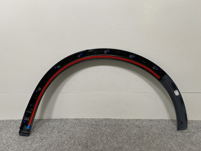 新品!Q3 8U系 純正 右 リア フェンダーアーチモール/オーバーフェンダー 8U0.853.818 サフ アウディ(142361)