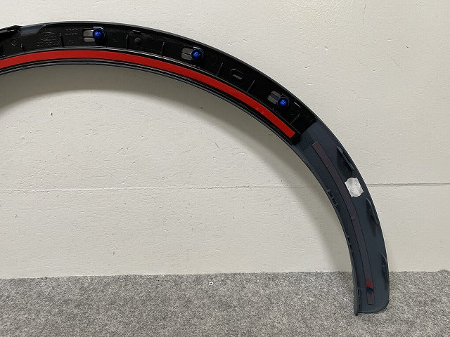 新品!Q3 8U系 純正 右 リア フェンダーアーチモール/オーバーフェンダー 8U0.853.818 サフ アウディ(142361)