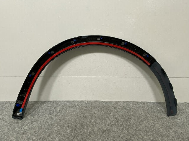 新品!Q3 8U系 純正 右 リア フェンダーアーチモール/オーバーフェンダー 8U0.853.818 サフ アウディ(142363)