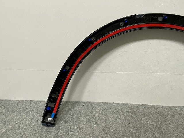 新品!Q3 8U系 純正 右 リア フェンダーアーチモール/オーバーフェンダー 8U0.853.818 サフ アウディ(142363)