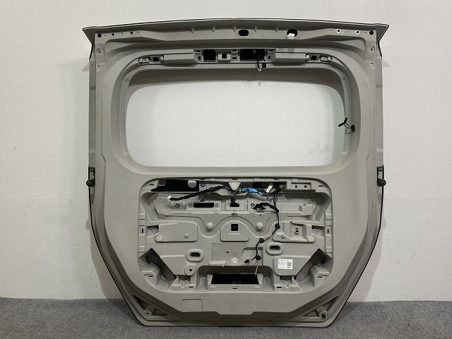 ルーミー M900A/M910A 純正 リアゲート/バックドア/リアハッチ 内張り付 67500-B1050 ブラックマイカメタリック X07 トヨタ(142541)