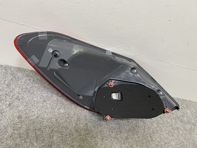 新品!Cクラス W205 純正 右 テールランプ/ライト/レンズ LED A2059061457 A205906145764 メルセデスベンツ(142662)