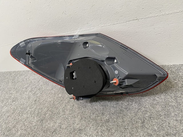 新品!Cクラス W205 純正 右 テールランプ/ライト/レンズ LED A2059061457 A205906145764 メルセデスベンツ(142662)