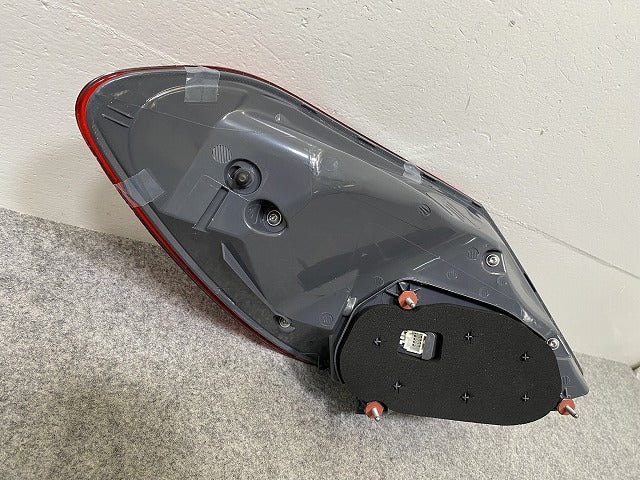 新品!Cクラス W205 純正 右 テールランプ/ライト/レンズ LED A2059061457 A205906145764 メルセデスベンツ(142665)