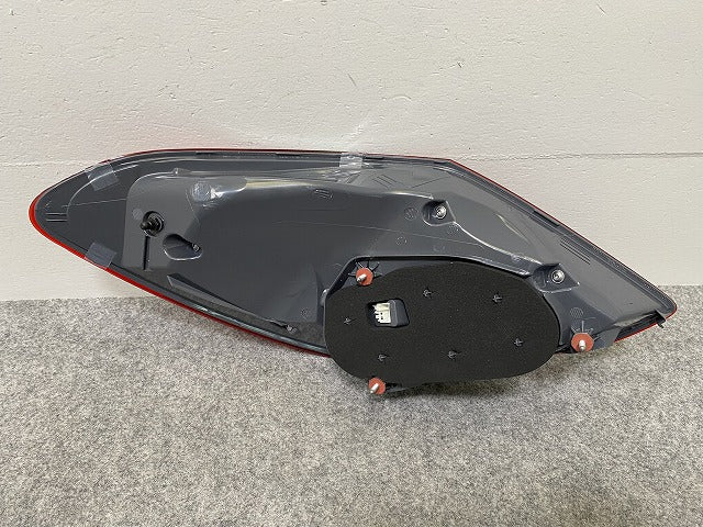 新品!Cクラス W205 純正 右 テールランプ/ライト/レンズ LED A2059061457 A205906145764 メルセデスベンツ(142665)