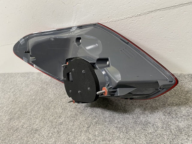 新品!Cクラス W205 純正 右 テールランプ/ライト/レンズ LED A2059061457 A205906145764 メルセデスベンツ(142665)