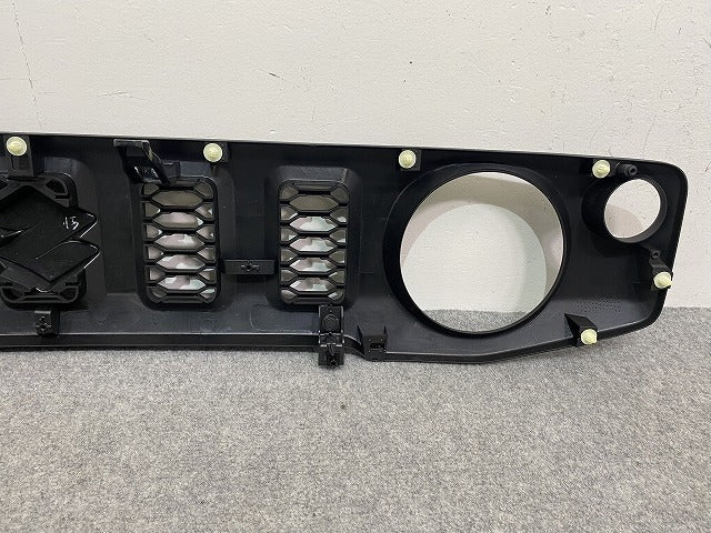 新品!ジムニー JB64W 純正 フロント グリル/ラジエーターグリル 72111-78R0 素地 スズキ(142689)