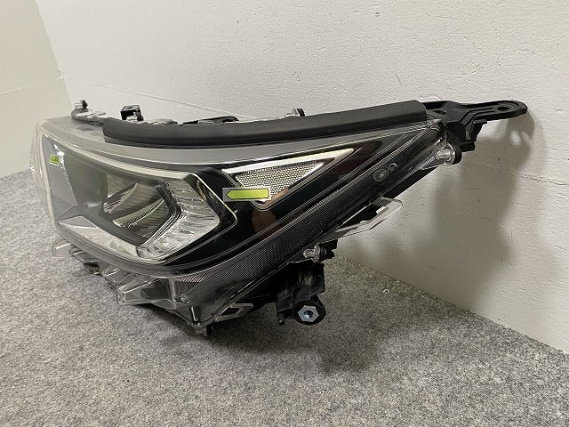 RAV4 ラブ4 MXAA52/MXAA54/AXAH52/AXAH54 純正 左 ヘッドライト/ランプ レベライザーLED 刻印E STANLEY 42-90 81185-42882 トヨタ(142699)