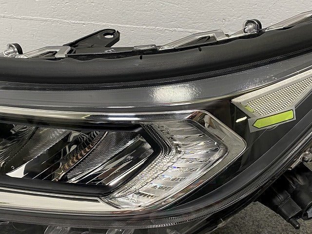 RAV4 ラブ4 MXAA52/MXAA54/AXAH52/AXAH54 純正 左 ヘッドライト/ランプ レベライザーLED 刻印E STANLEY 42-90 81185-42882 トヨタ(142699)