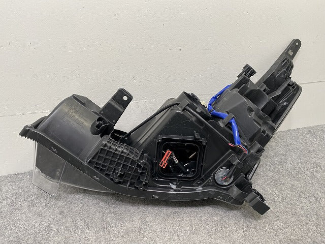 リーフ/LEAF ZE1 純正 右 ヘッドライト/ランプ LED レベライザー 刻印P ICHIKOH 1954/26010 5SK5A 26025-5SK5B 日産(142724)