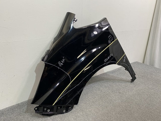 ノア NOAH Si 80系/ZRR80W/ZRR85W ハイブリッド/ZWR80W 純正 左 フロント フェンダー ブラック 202 トヨタ(142729)