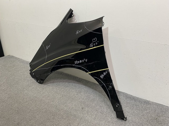 ノア NOAH Si 80系/ZRR80W/ZRR85W ハイブリッド/ZWR80W 純正 左 フロント フェンダー ブラック 202 トヨタ(142729)