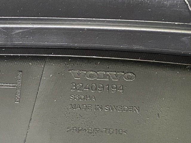 新品!XC40 左 フロント フェンダーアーチモール/オーバーフェンダー 32409194 素地 ボルボ(142762)