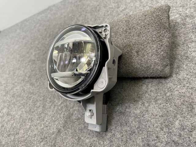 美品! 純正 左 フォグランプ/フォグライト LED KOITO 114-11092 ダイハツ/トヨタ/ホンダ/スバル/スズキ 汎用(142782)
