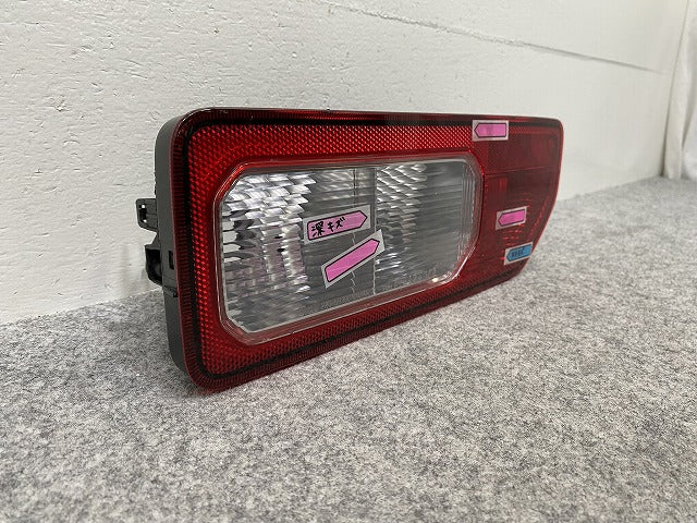 新車取り外し!ジムニー/ジムニーシエラ JB64W/JB74W 純正 右 テールランプ/ライト/レンズ ハロゲン KOITO 220-5938C スズキ(142806)