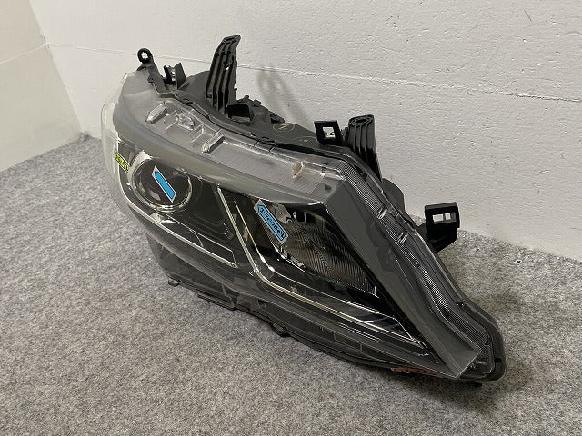 セレナ/ハイウェイスター C27/GFC27/GFNC27 e-POWER/HFC27 純正 前期 右 ヘッドライト/ランプ LED 刻印Z/100-23721 26025-5TF5A(142817)