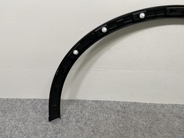 新品!XC40 XB系 純正 右 フロント フェンダーアーチモール/オーバーフェンダー 32409189 32409189 素地 ボルボ(142970)