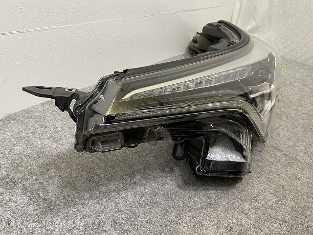 C-HR/CHR ZYX10/NGX10/NGX50 純正 中期 左 ヘッドライト/ランプ LED 刻印7 KOITO 10-111 トヨタ(143054)