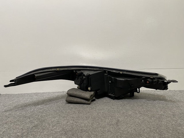 C-HR/CHR ZYX10/NGX10/NGX50 純正 中期 左 ヘッドライト/ランプ LED 刻印7 KOITO 10-111 トヨタ(143054)