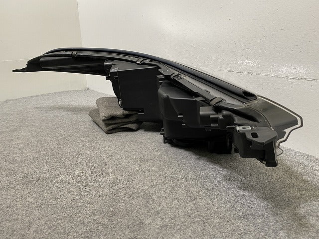 C-HR/CHR ZYX10/NGX10/NGX50 純正 中期 左 ヘッドライト/ランプ LED 刻印7 KOITO 10-111 トヨタ(143054)
