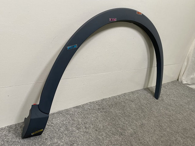 新品!Q3 8U系 2011-2019 純正 右 フロント フェンダーアーチモール/オーバーフェンダー 8U0.853.718.A 8U0853718AGRU アウディ(143086)