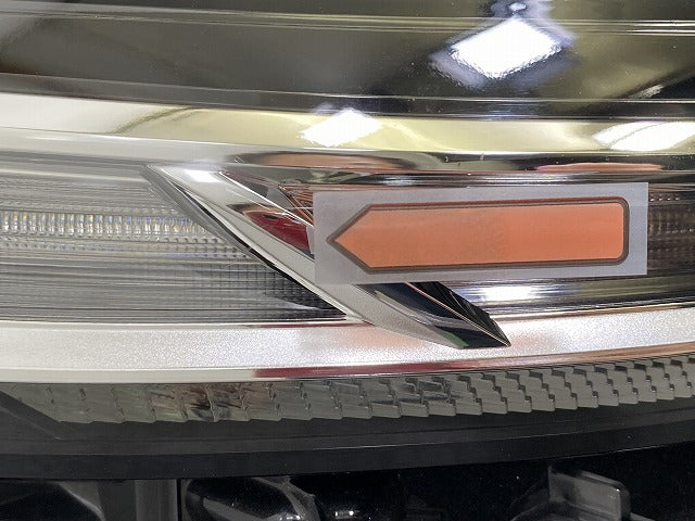 ジャンク!ヴォクシー VOXY 90系/ZWR90W/ZWR95W/MZRA90W/MZRA95W 純正 右 ヘッドライト/ランプ LED V1-3/81150-V1050 81130-V1051(143095)