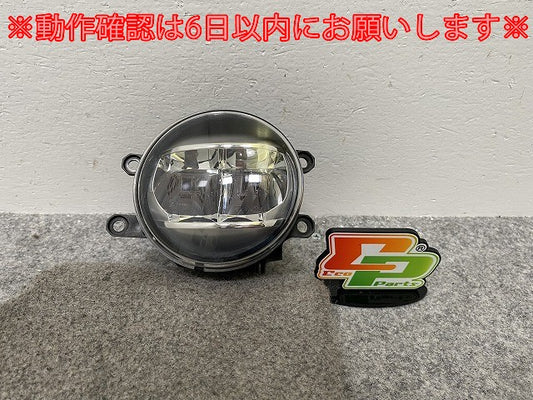 ヴェルファイア/アルファード/プリウスα/アクア/プラド 純正 右 フォグランプ/フォグライト LED KOITO 48-150 81210-48051 トヨタ(143175)