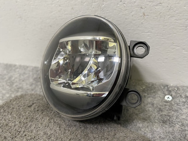 ヴェルファイア/アルファード/プリウスα/アクア/プラド 純正 右 フォグランプ/フォグライト LED KOITO 48-150 81210-48051 トヨタ(143175)