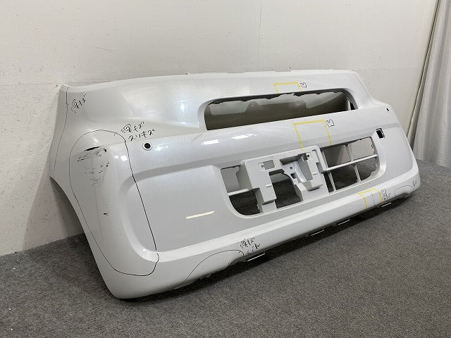 タント LA650S/LA660S 純正 フロント バンパー 52119-B2F70/52119-B2F80 シャイニングホワイトパール W25 ダイハツ(143182)