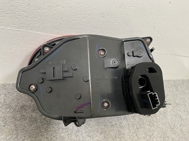 新品!ザ・ビートル 16系/16CBZ 純正 右 テールランプ/ライト/レンズ LED HELLA 5C5.945.096 H 5C5945096H フォルクスワーゲン(143184)
