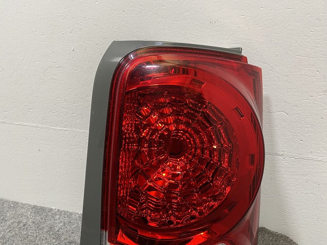 カローラ ルミオン NZE151N/ZRE152N/ZRE154N 純正 右 テールランプ/ライト/レンズ ハロゲン STANLEY 12-541R トヨタ(143201)