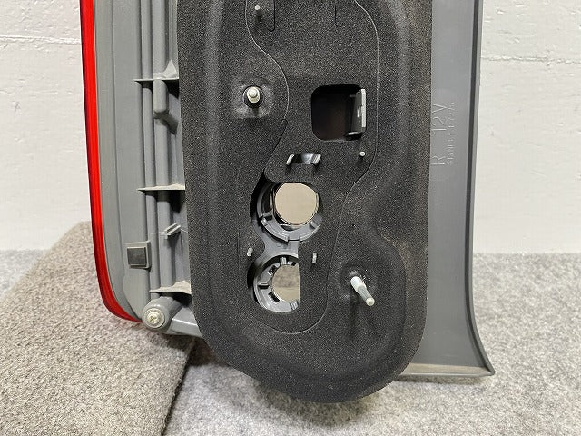 カローラ ルミオン NZE151N/ZRE152N/ZRE154N 純正 右 テールランプ/ライト/レンズ ハロゲン STANLEY 12-541R トヨタ(143201)