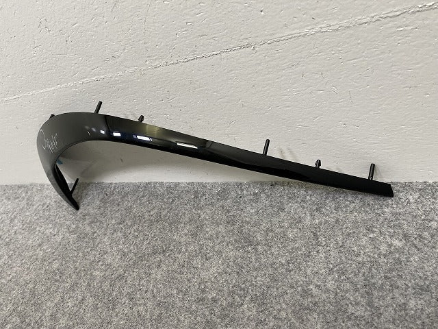 新品!Aクラス W176/AMG 純正 右 フロント グリルモール/ラジエーターグリルモール A176 885 5000 A 1768855000 ブラック ベンツ(143236)