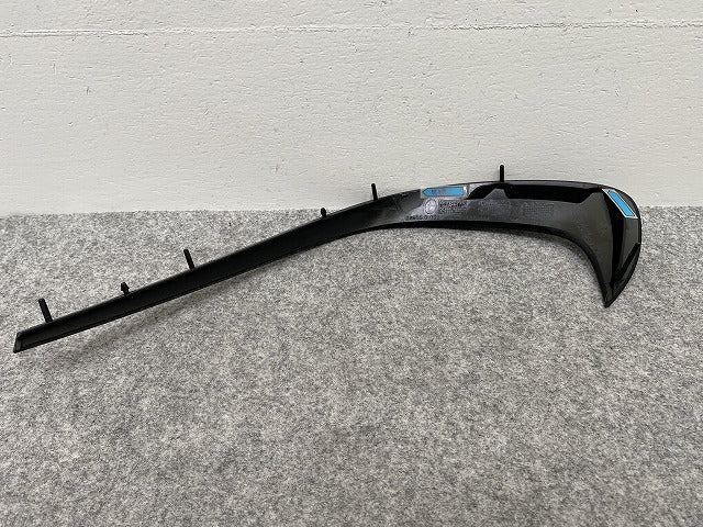 新品!Aクラス W176/AMG 純正 右 フロント グリルモール/ラジエーターグリルモール A176 885 5000 A 1768855000 ブラック ベンツ(143236)