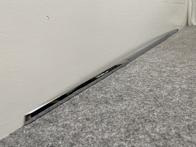 新品!Eクラス W212 純正 右 フロント ドア モール A 2126904682 メッキ メルセデスベンツ(143250)