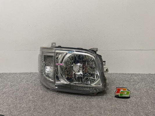 ハイエース/レジアスエース 200系/3型 社外 右 ヘッドライト/ランプ ハロゲン DEPO 08-212-11R1 R SM/SN トヨタ(143298)