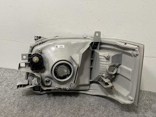 ハイエース/レジアスエース 200系/3型 社外 右 ヘッドライト/ランプ ハロゲン DEPO 08-212-11R1 R SM/SN トヨタ(143298)