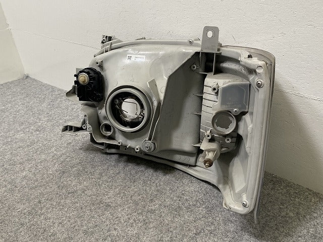 ハイエース/レジアスエース 200系/3型 社外 右 ヘッドライト/ランプ ハロゲン DEPO 08-212-11R1 R SM/SN トヨタ(143298)