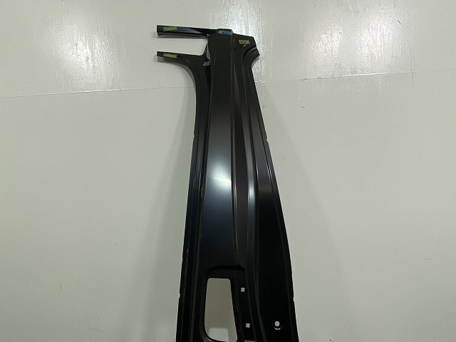 キャラバン NV350 E26 純正 右 Bピラー 未塗装 日産(143320)