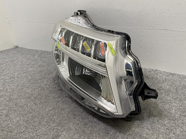 ルーミー/トール/カスタム M900A/M910A/M900S/M910S 純正 前期 右 ヘッドライト/ランプ LED レベライザー 刻印S W3918 81130-B1220(143390)
